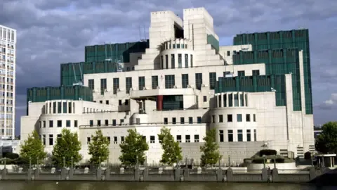 The UK's Secret Intelligence Service Introduces Deep Web Platform to Attract Agents in Russia
